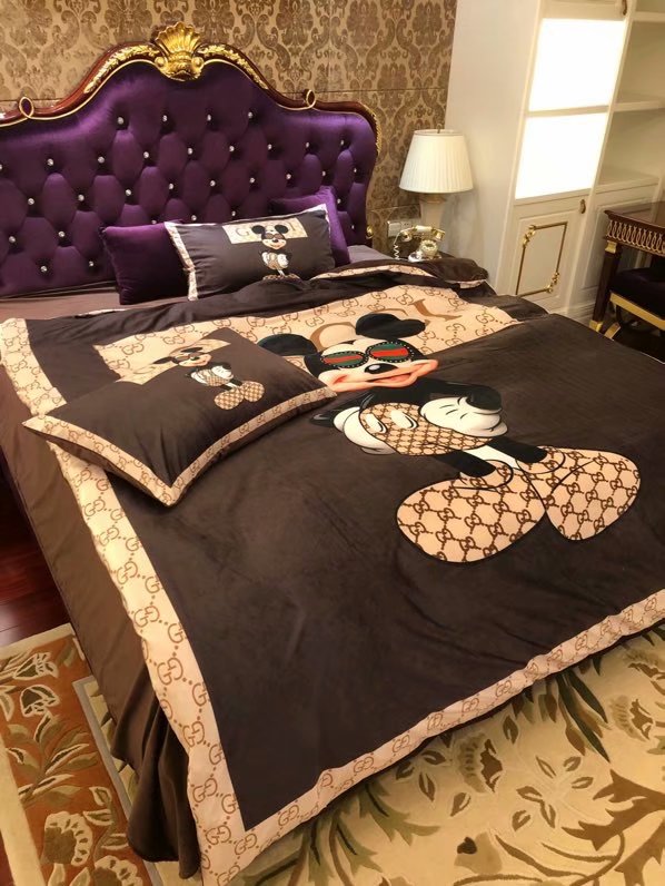 Guccigoldth.Com Logo Brand Bedding Set Bedspread Bedroom Luxury Home Decor