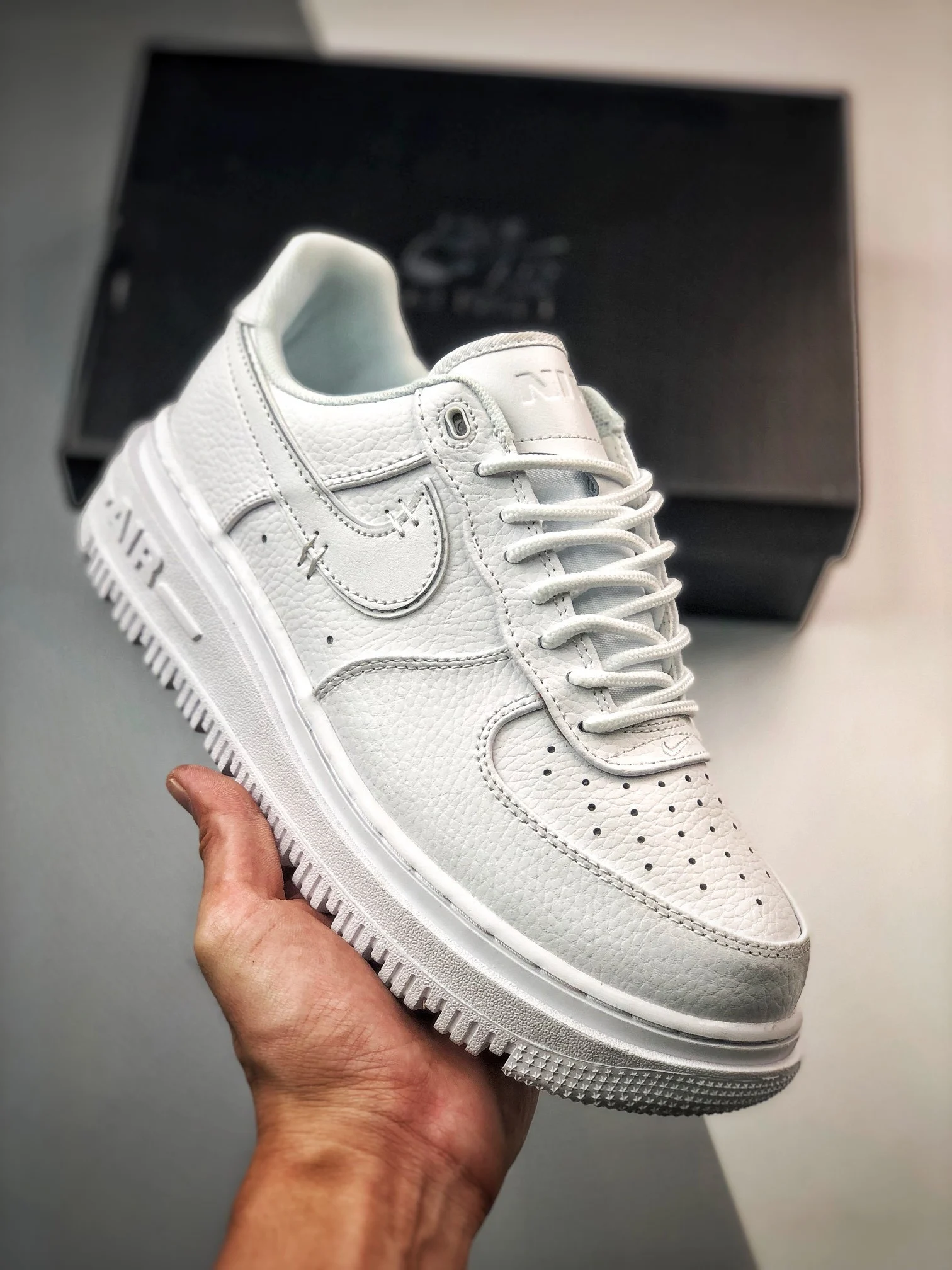 Nike Air Force 1 Luxe Summit White DD9605-100 For Sale