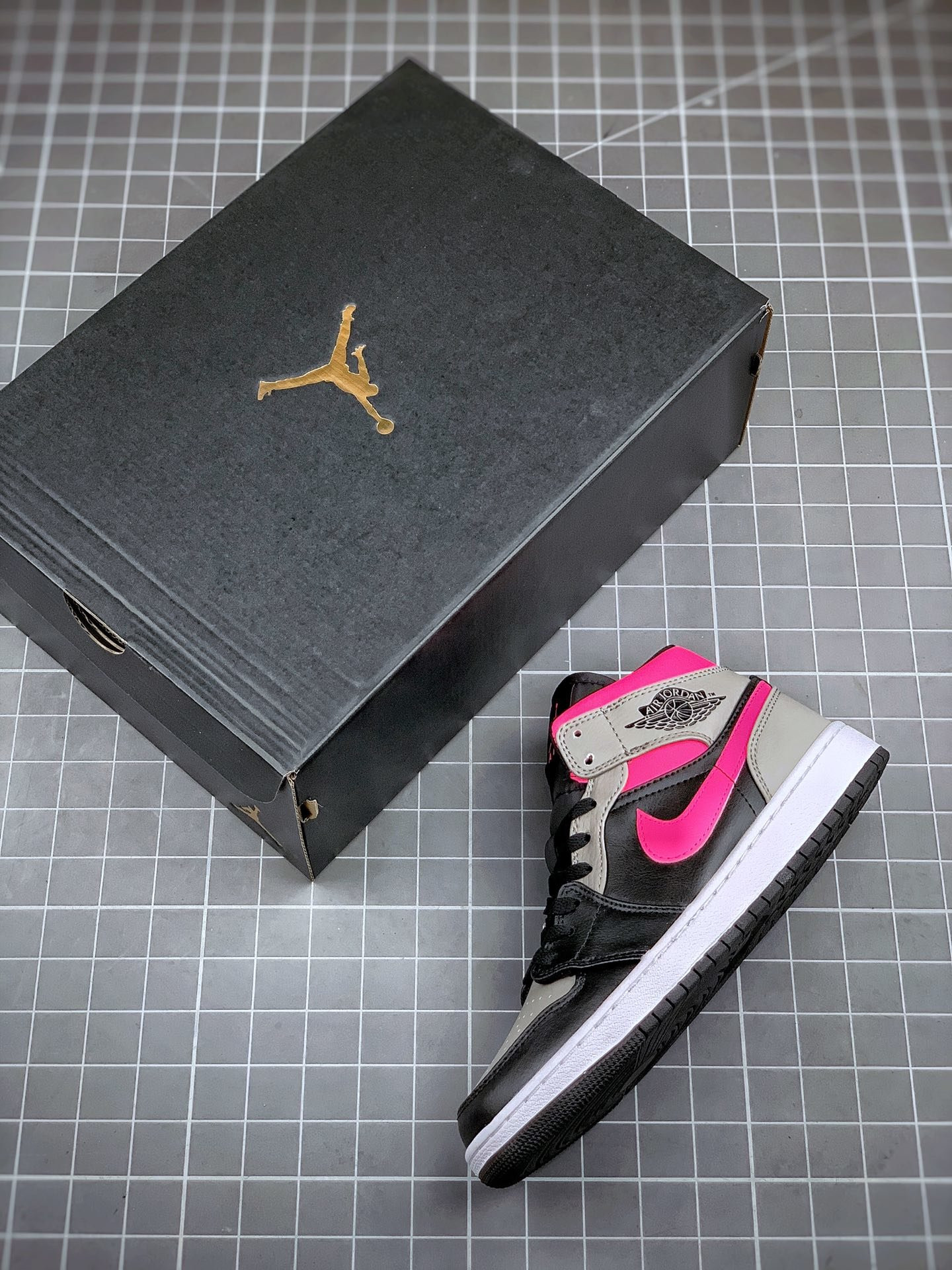 Air Jordan 1 Mid Pink Shadow 554724-059 For Sale