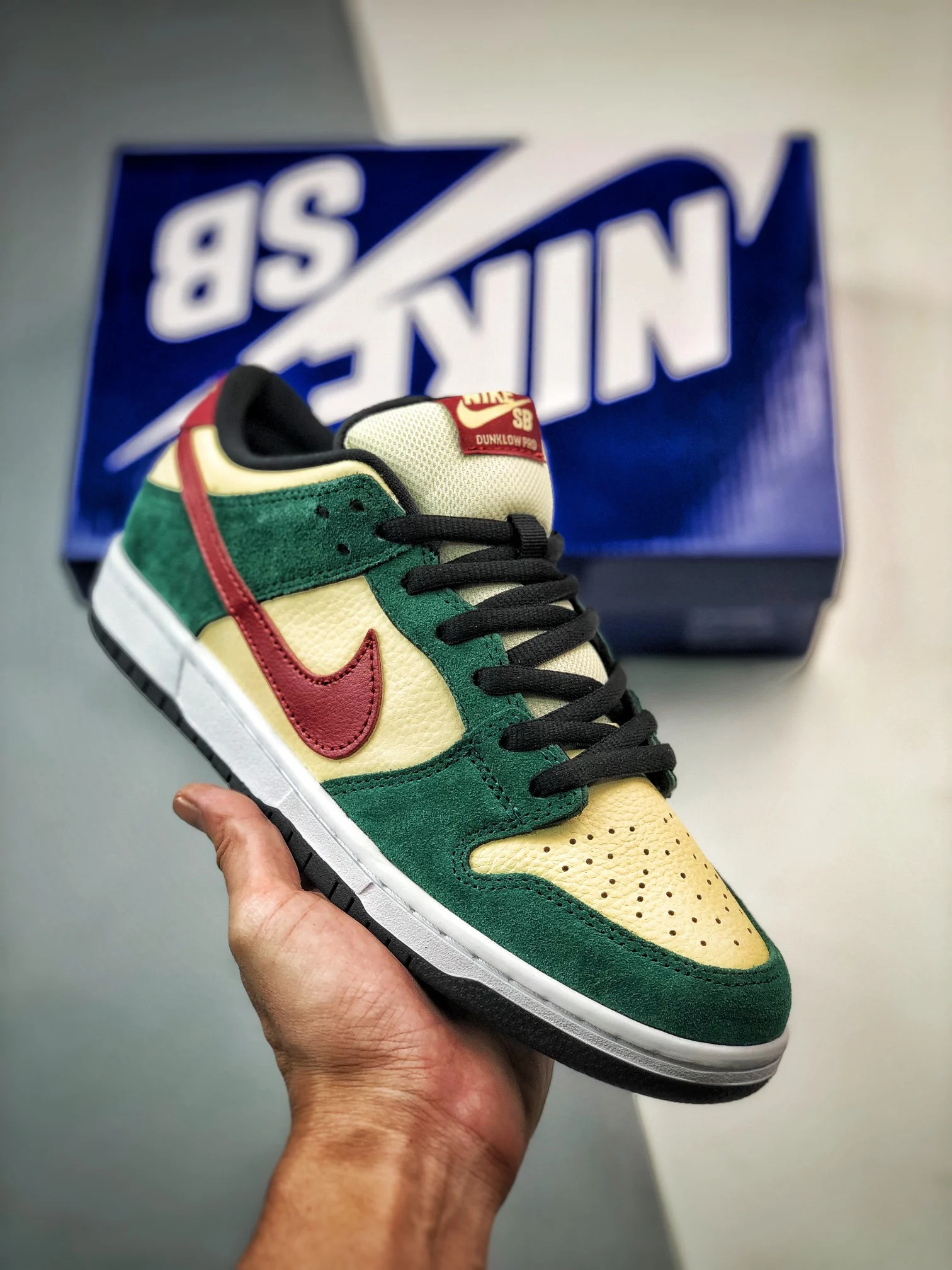Nike SB Dunk Low Vegas Gold Team Red-Team Green 304292-700 For Sale