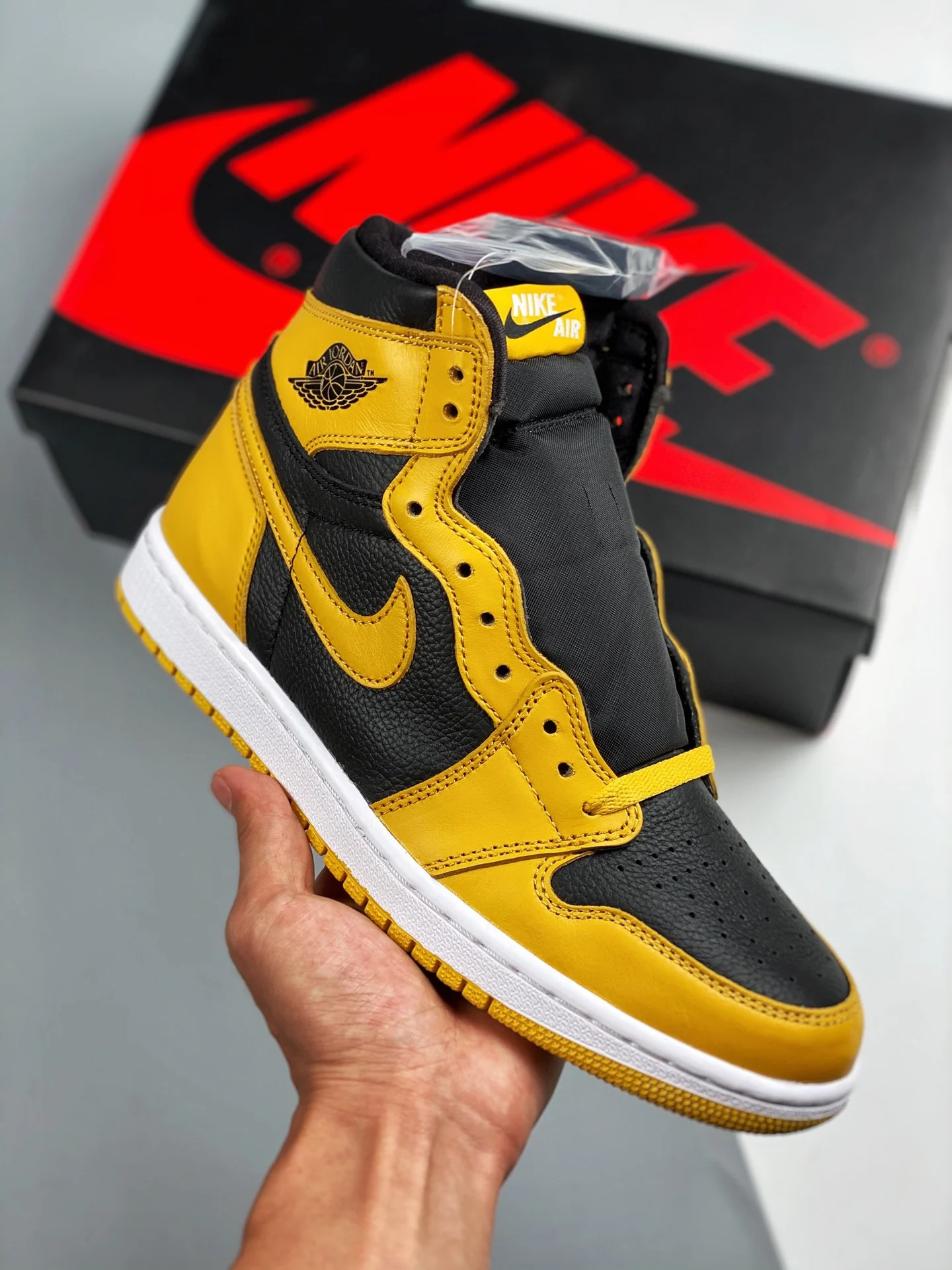 Air Jordan 1 High OG Pollen Black-White 555088-701 For Sale