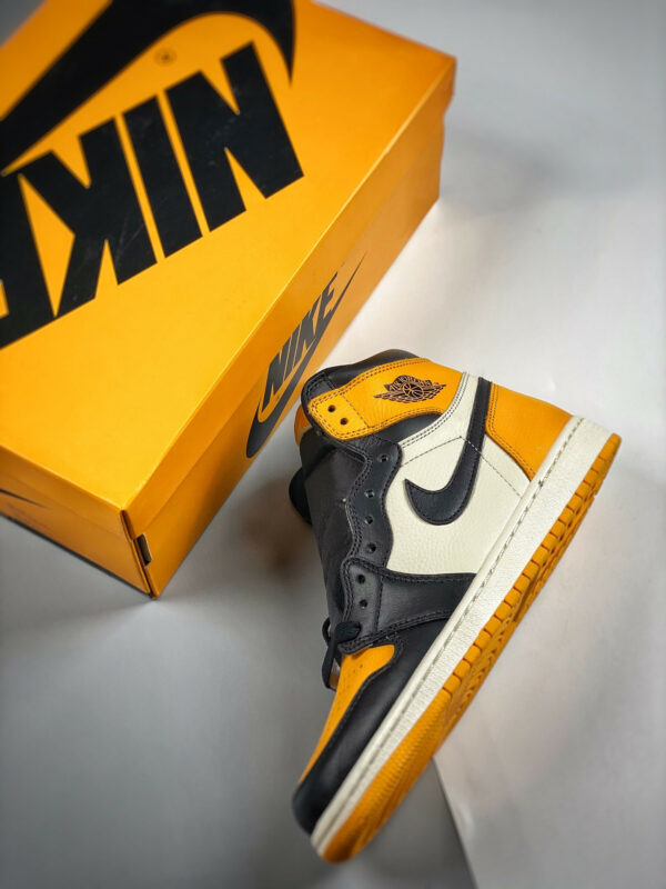 Air Jordan 1 High OG Yellow Toe 2022 Black Taxi-White 555088-711 For Sale