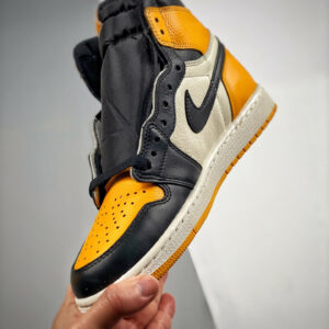 Air Jordan 1 High OG Yellow Toe 2022 Black Taxi-White 555088-711 For Sale