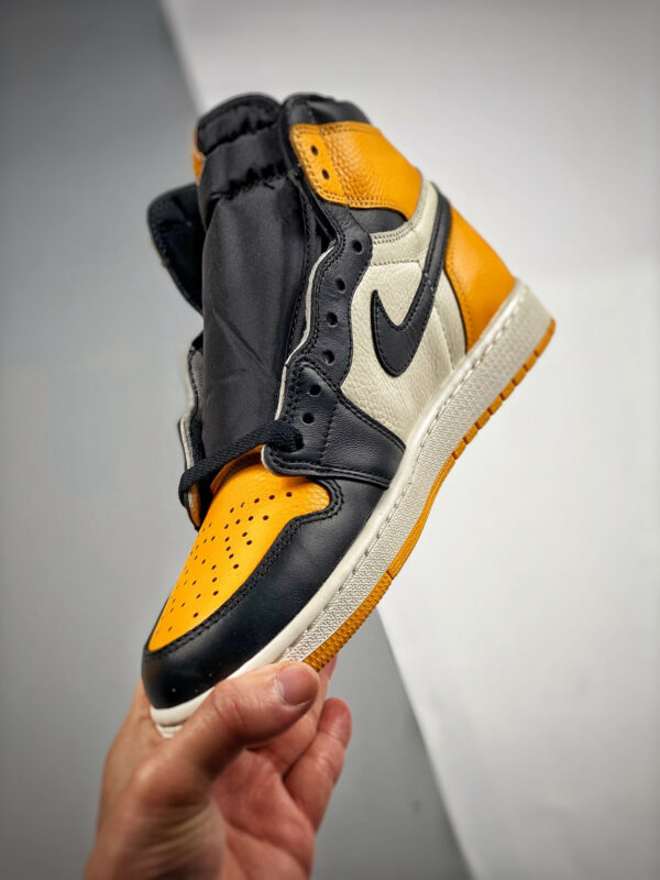 Air Jordan 1 High OG Yellow Toe 2022 Black Taxi-White 555088-711 For Sale