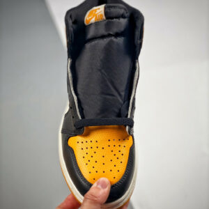 Air Jordan 1 High OG Yellow Toe 2022 Black Taxi-White 555088-711 For Sale