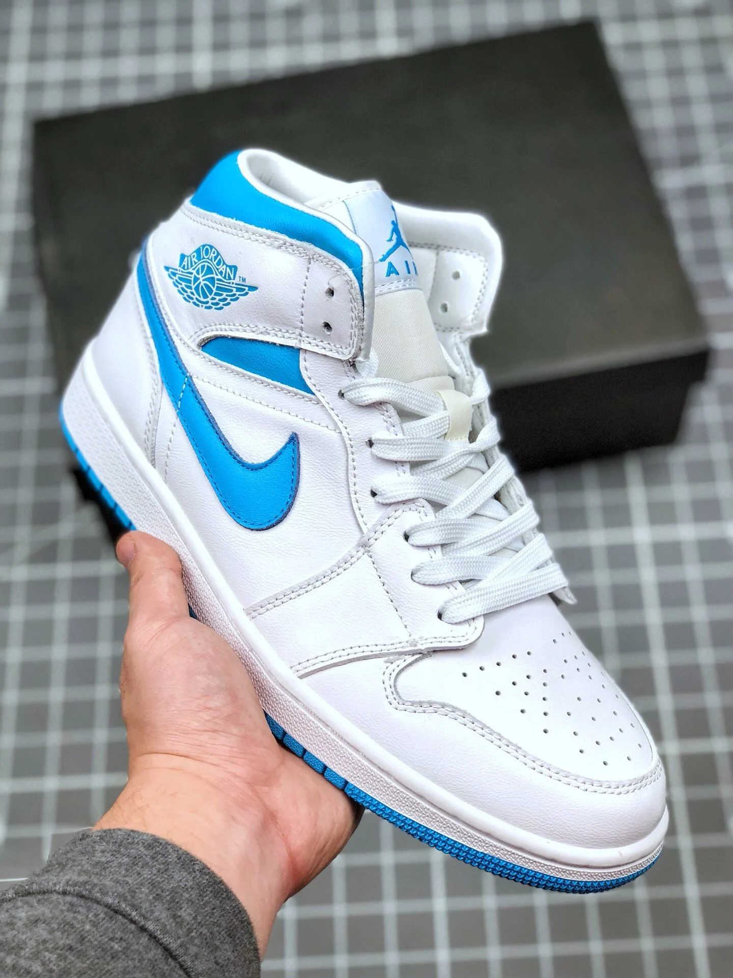 Air Jordan 1 Mid UNC White Light Blue BQ6472-114 On Sale