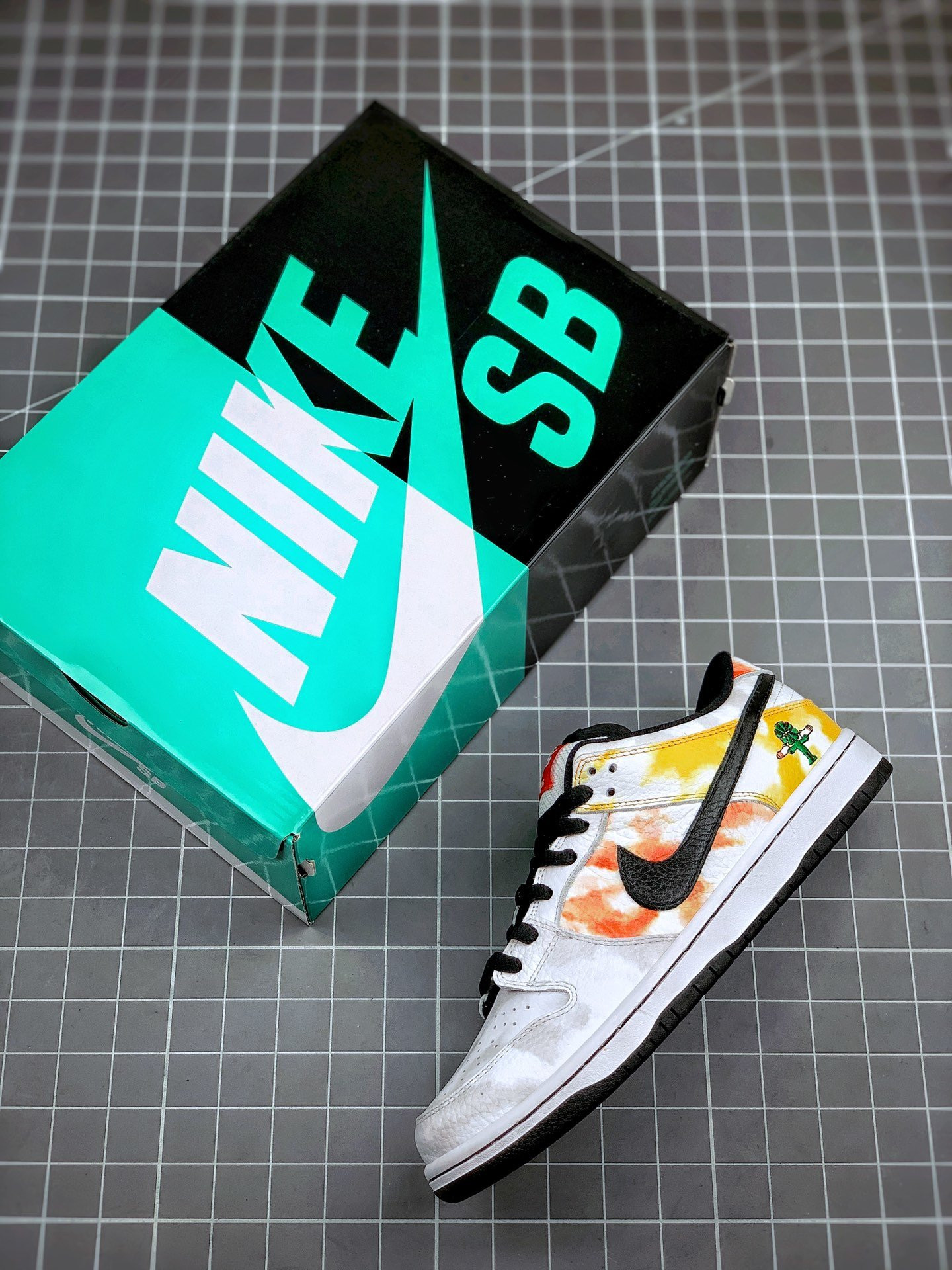 Nike SB Dunk Low Raygun Tie-Dye White Orange Flash For Sale