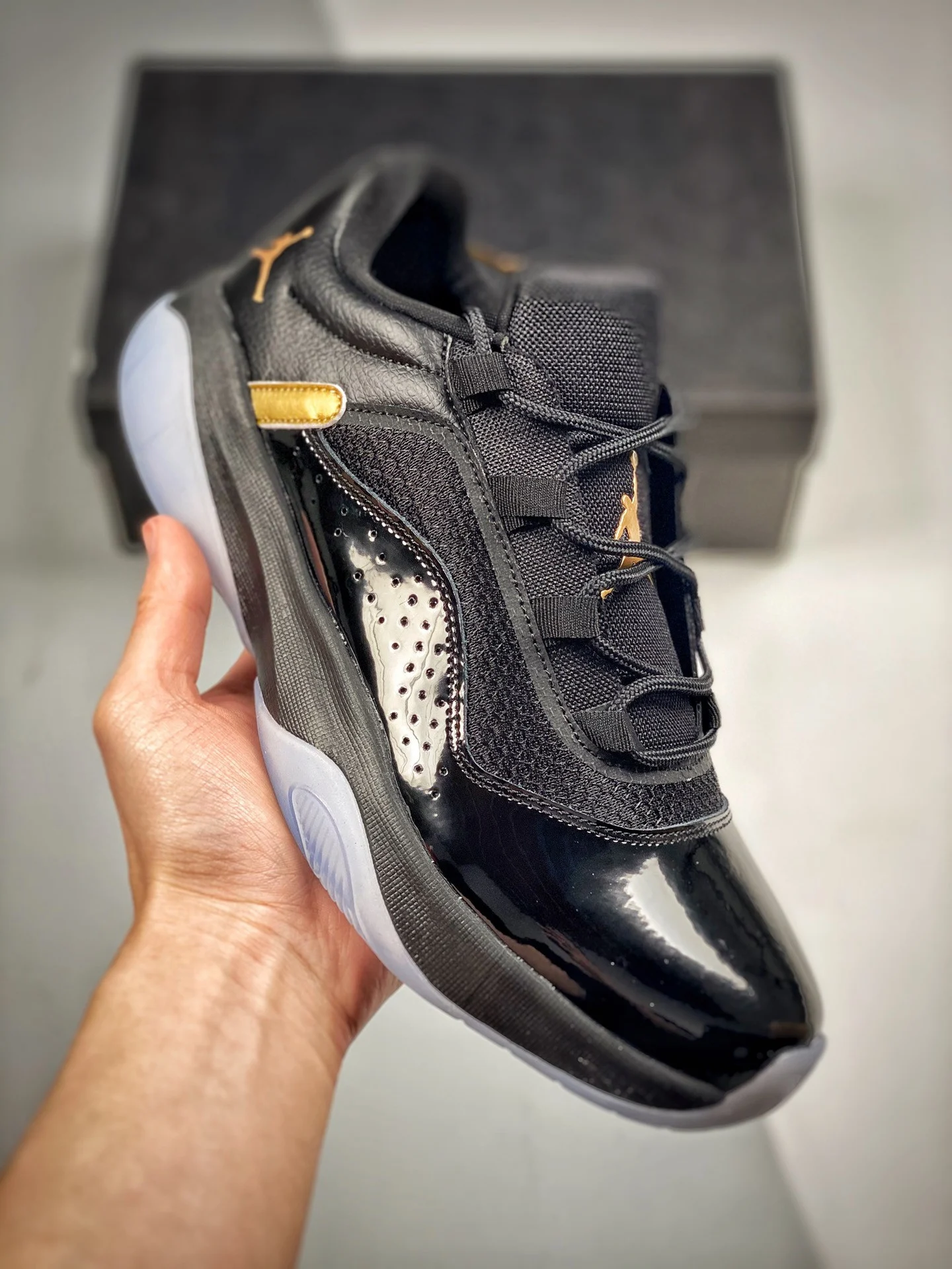 Air Jordan 11 CMFT Low Black Metallic Gold For Sale