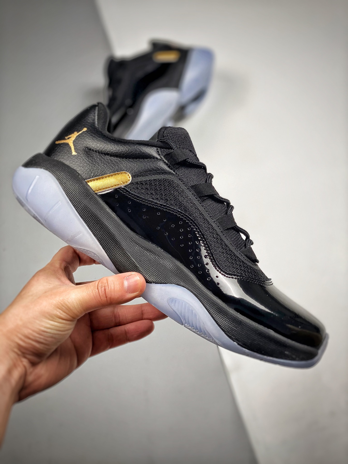 Air Jordan 11 CMFT Low Black Metallic Gold For Sale