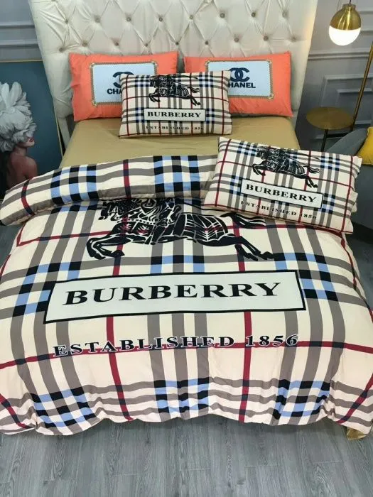 Burberry Logo Brand Bedding Set Luxury Bedspread Bedroom Home Decor