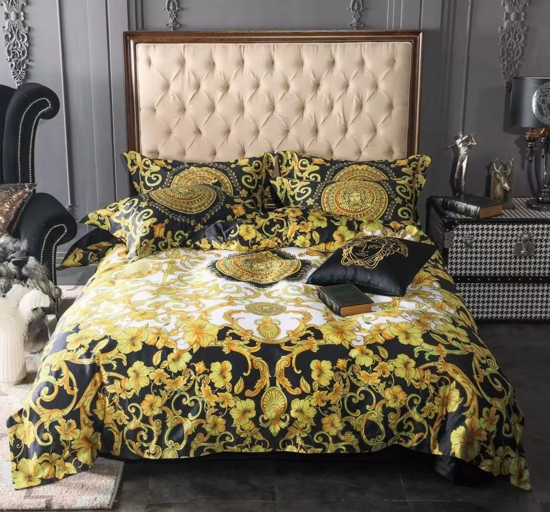 Gianni Versace Gold Logo Brand Bedding Set Luxury Bedroom Bedspread Home Decor