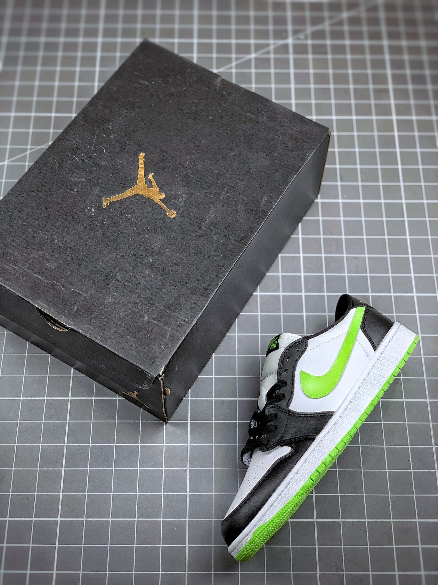 Air Jordan 1 Low OG Ghost Green CZ0790-103 For Sale