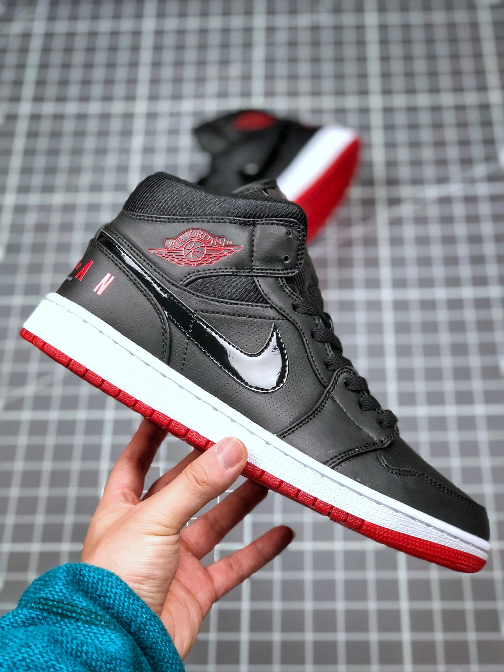 Air Jordan 1 Mid Bred Black University Red-White BQ6578-001 For Sale